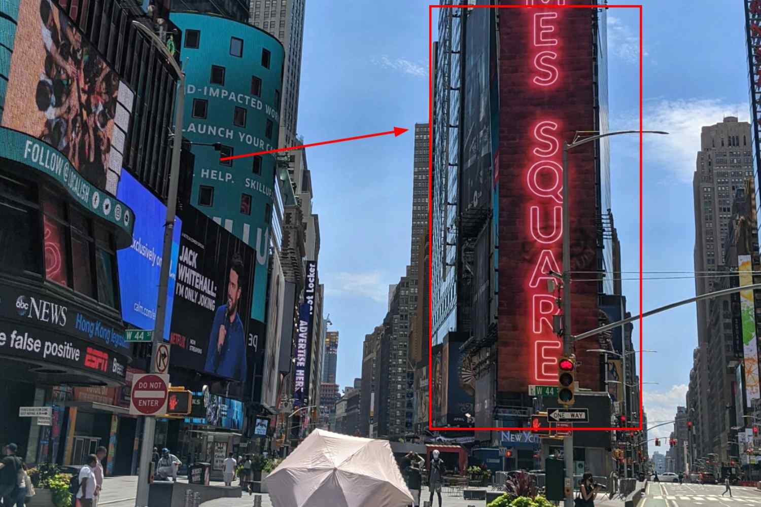 Buy Crypto billboard at Times Square, NYC (Main Spotlight) (4 screens) [2 days] | Degen Marketing